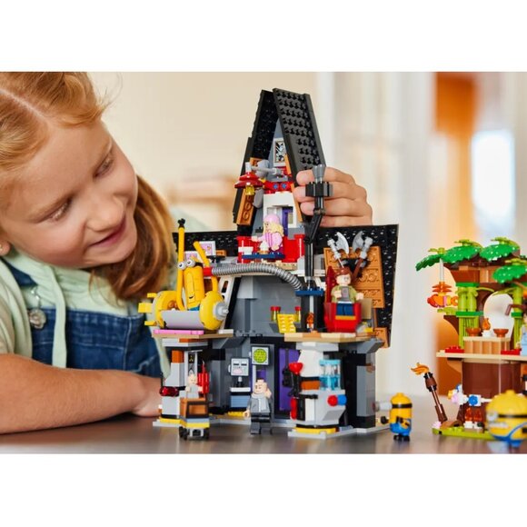 Lego 75583 Minions and Gru's Family Mansion NIB New in Hand - Picture 16 of 16